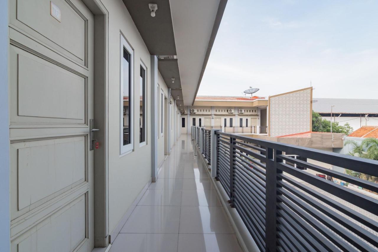 Reddoorz Plus Syariah @ Tuparev Cirebon 3 Exterior photo