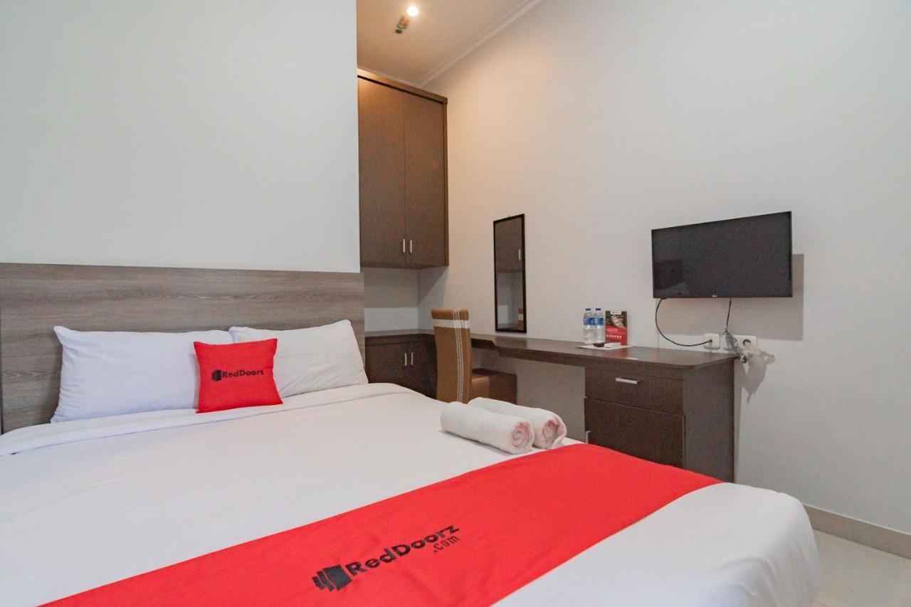 Reddoorz Plus Syariah @ Tuparev Cirebon 3 Exterior photo