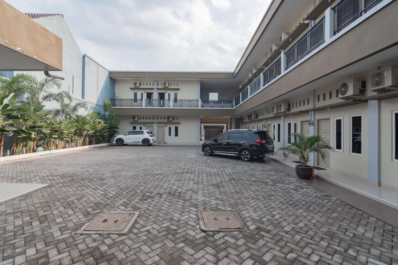 Reddoorz Plus Syariah @ Tuparev Cirebon 3 Exterior photo